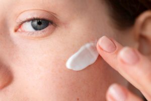 Read more about the article Retinol Cream: Benefits, Usage, and Tips