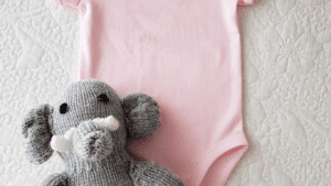 Read more about the article Organic Cotton Onesies: How to Choose the Best for Your Baby