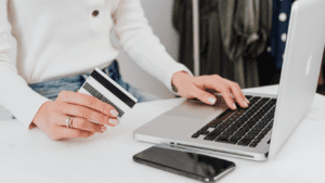 Read more about the article Wholesale Banking vs. Retail Banking: Key Differences Explained