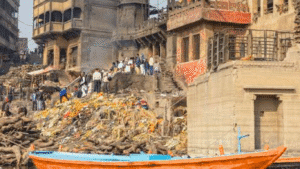 Read more about the article Discovering Manikarnika Ghat: The Eternal Flame of Varanasi