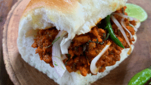 Read more about the article Famous Dish of Maharashtra: A Tasty Journey Through Its Cuisine