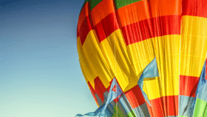 Read more about the article Exploring “Mariposas, Palomas o Globos”: A Cultural and Artistic Perspective